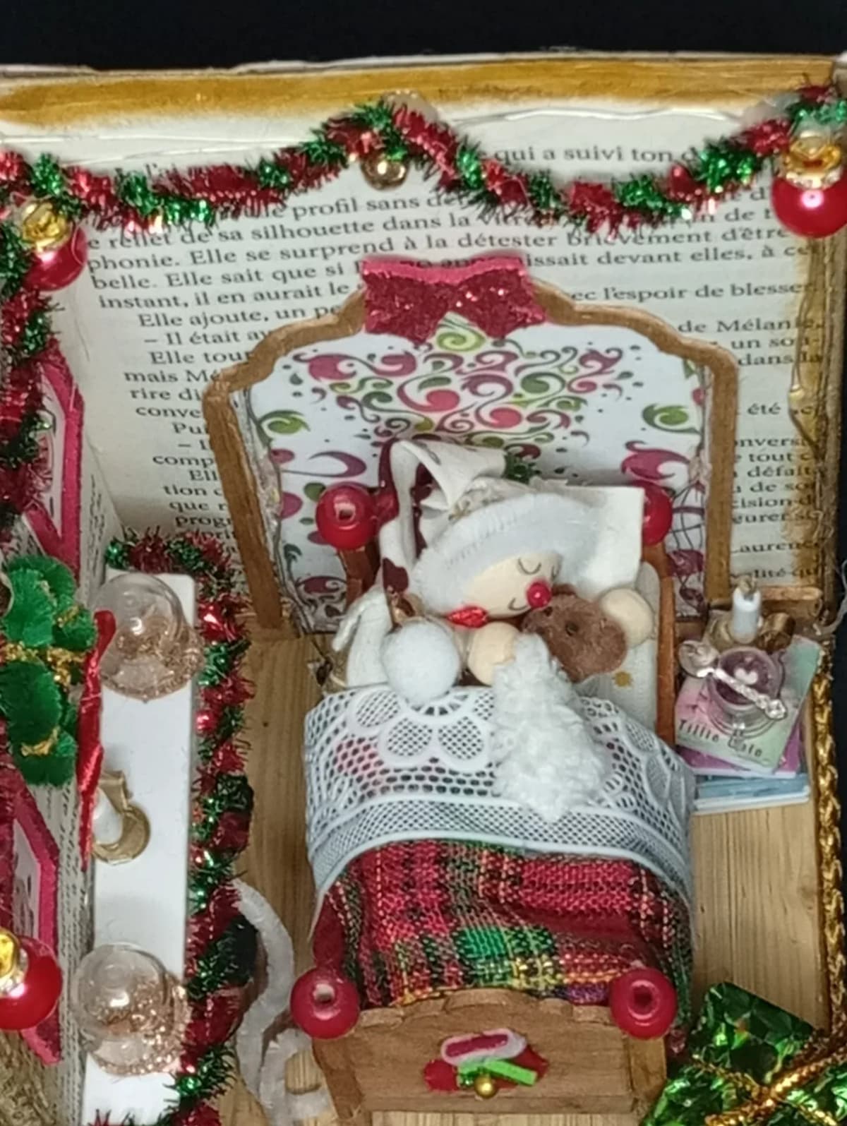Lutin de Noël en booknook  - image 2