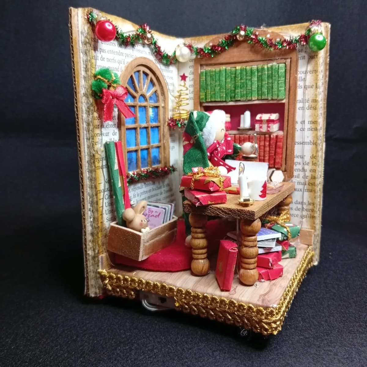 Lutin de Noël en booknook  - image 3