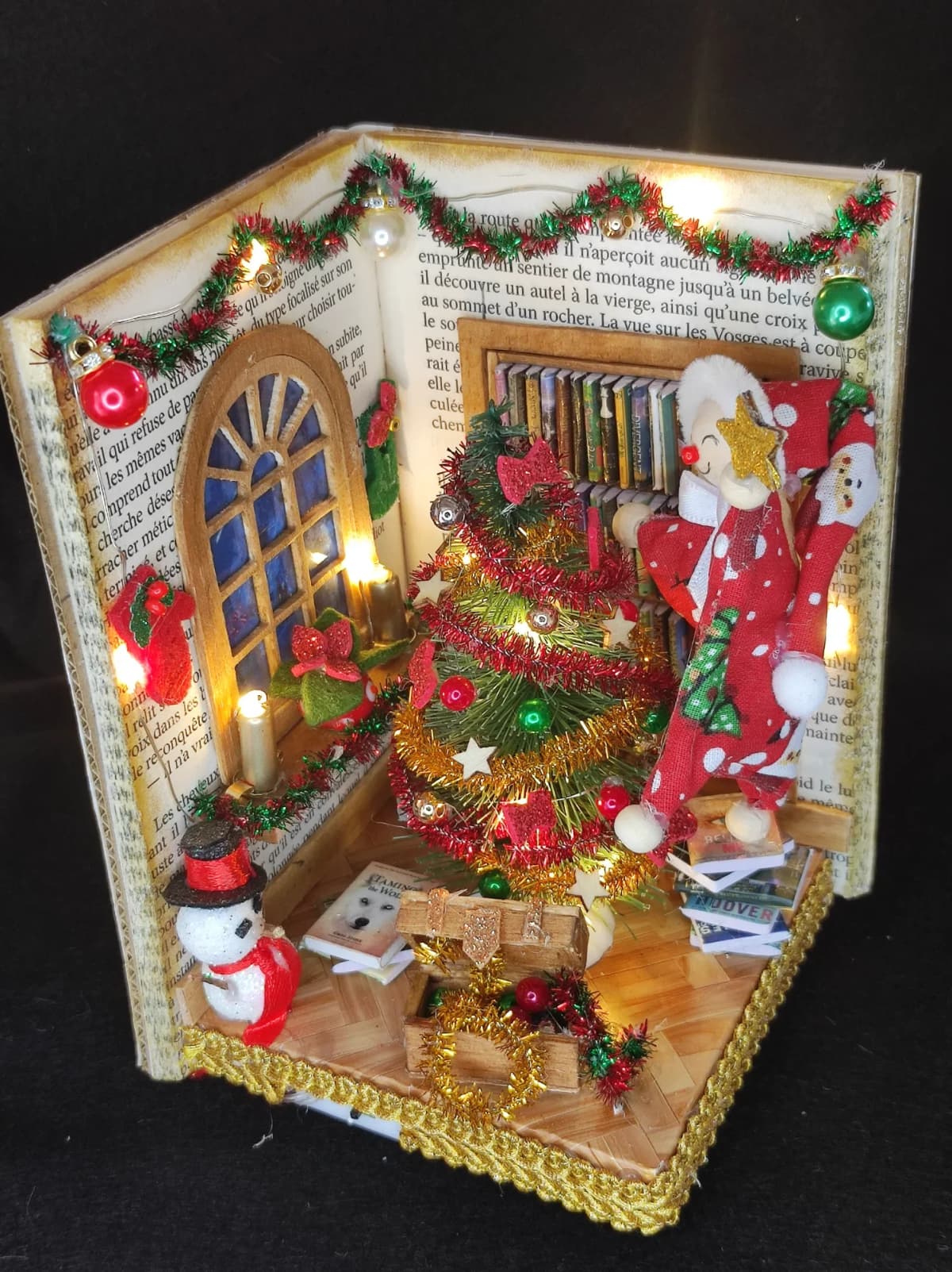 Lutin de Noël en booknook 2 - image 4