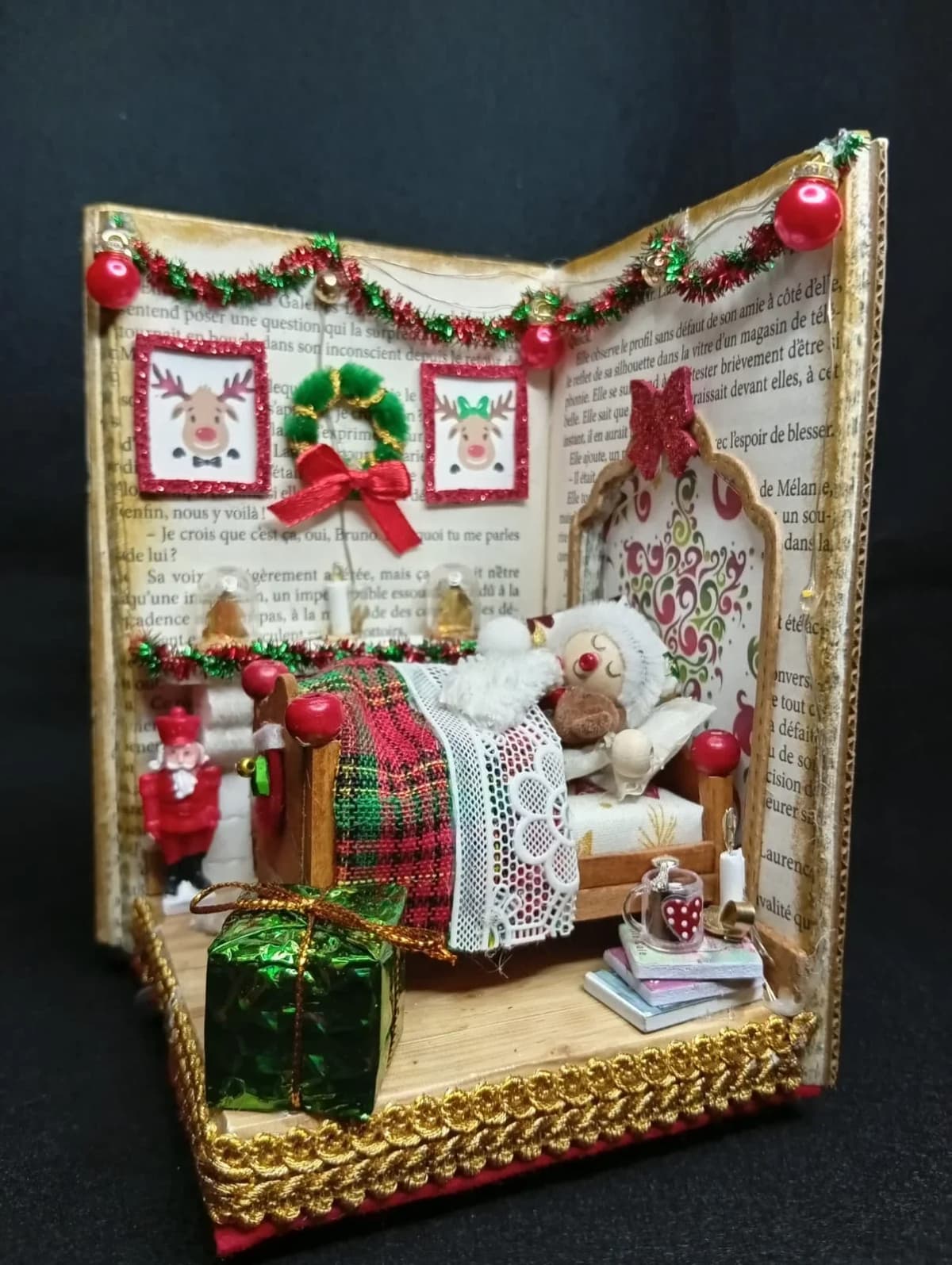 Lutin de Noël en booknook  - image 4