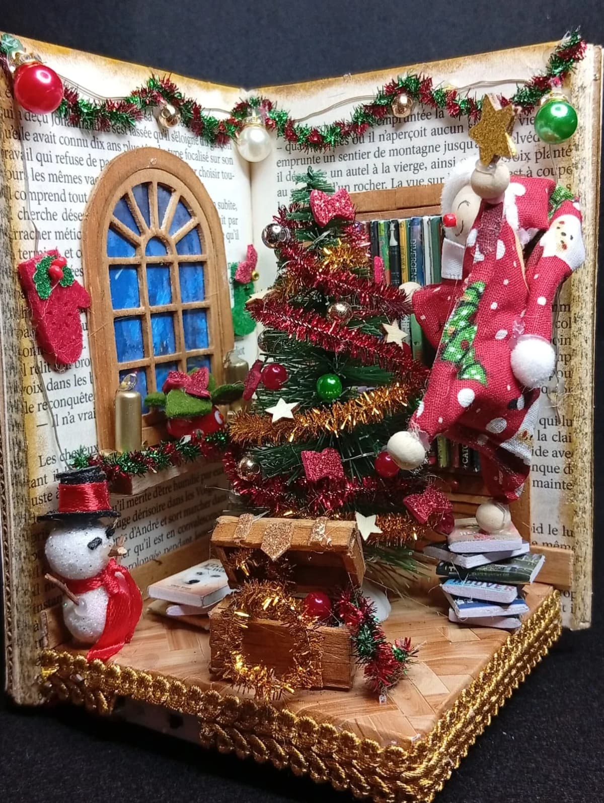 Lutin de Noël en booknook 2 - image 3