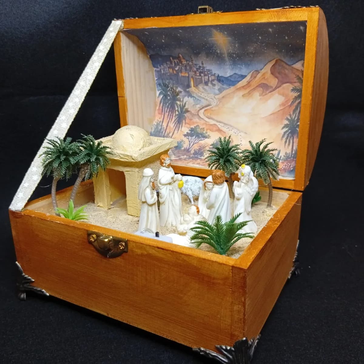 Mini crèche en coffre  - image 4