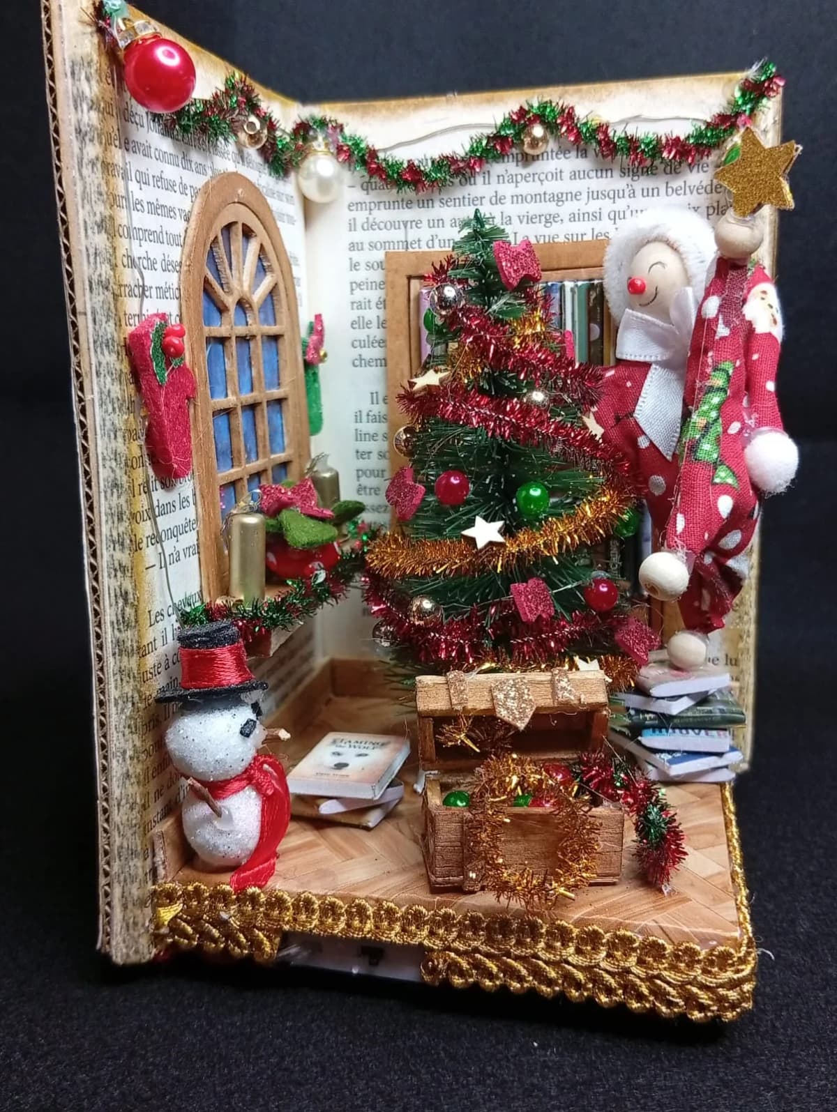 Lutin de Noël en booknook 2 - image 1
