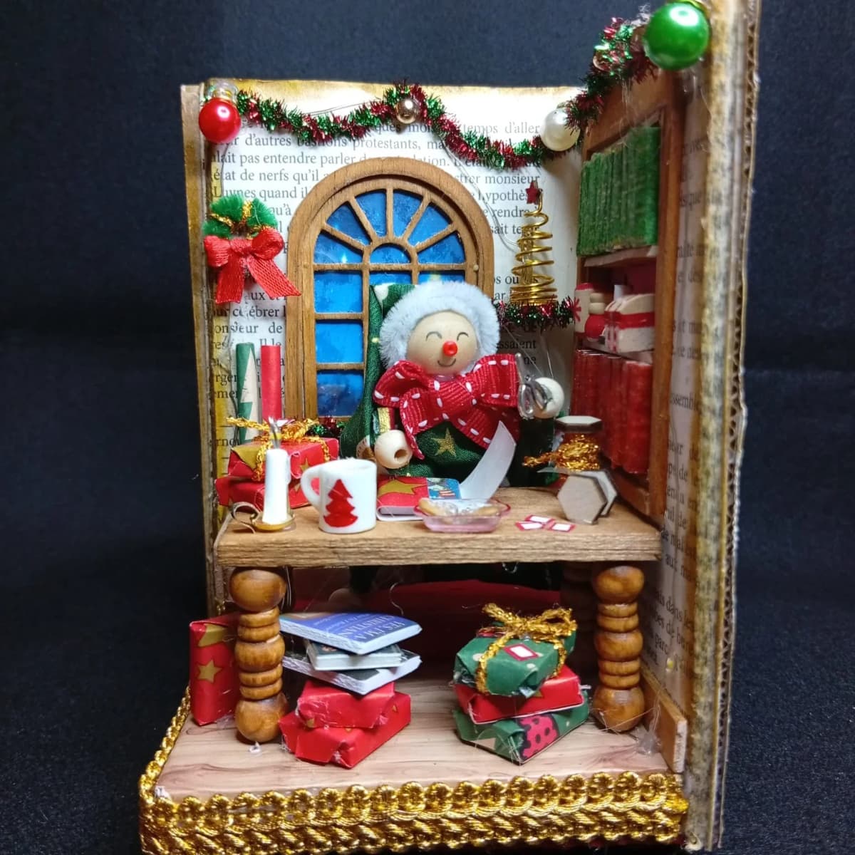 Lutin de Noël en booknook  - image 1