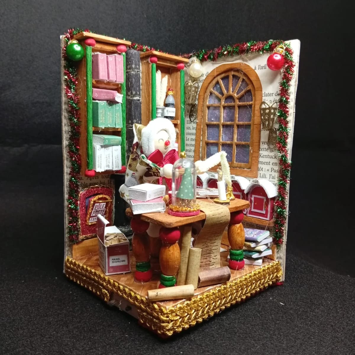 Lutin de Noël en booknook  - image 3