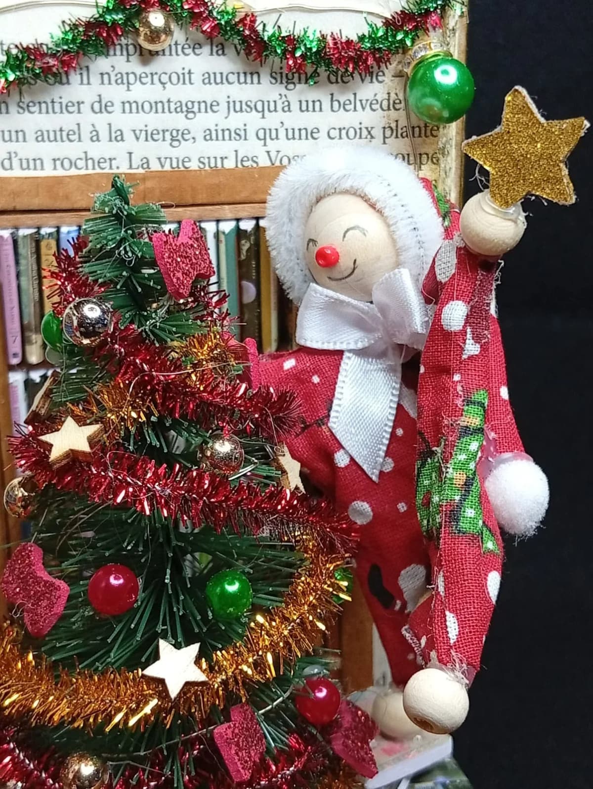 Lutin de Noël en booknook 2 - image 2