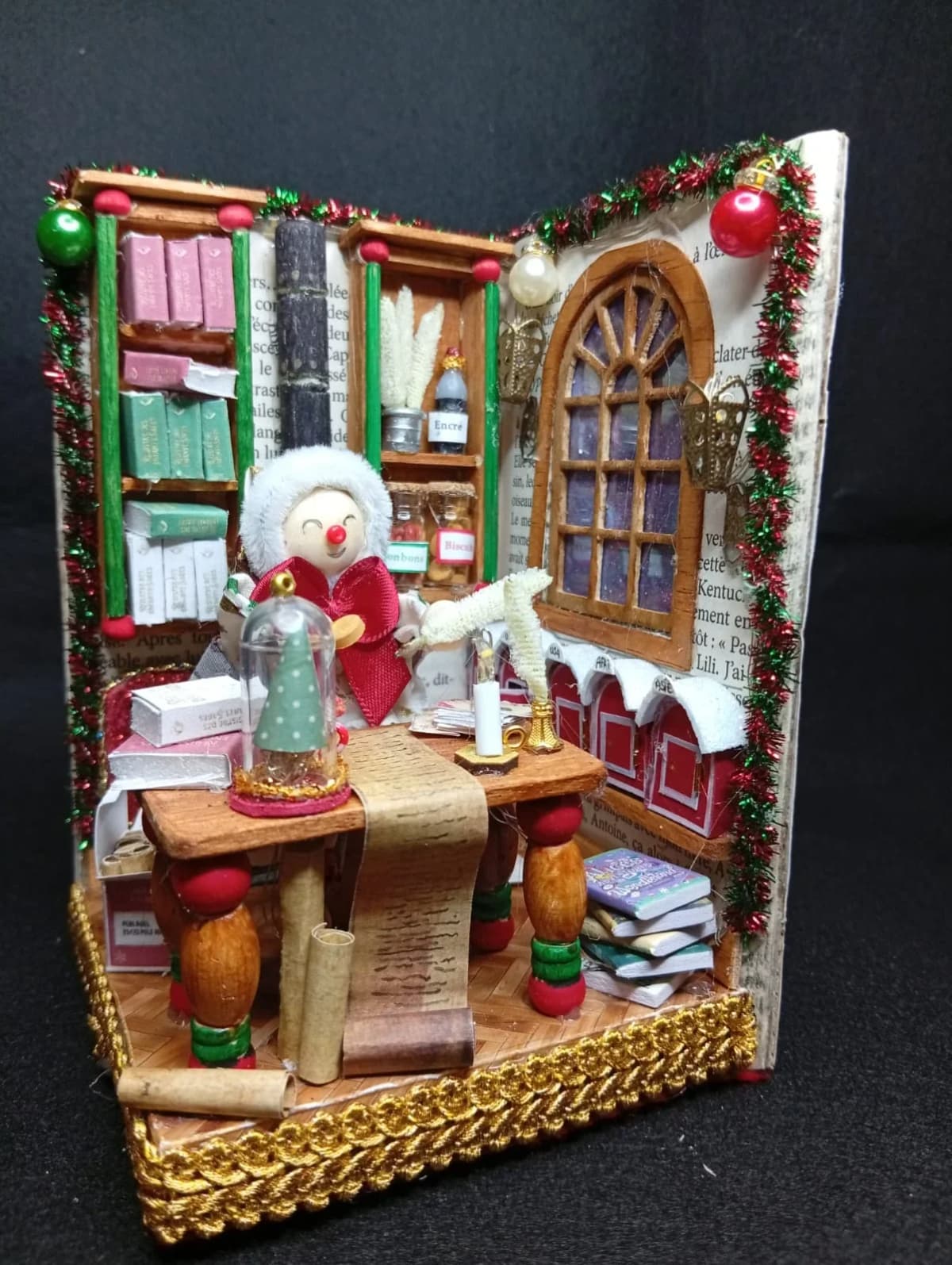Lutin de Noël en booknook  - image 1